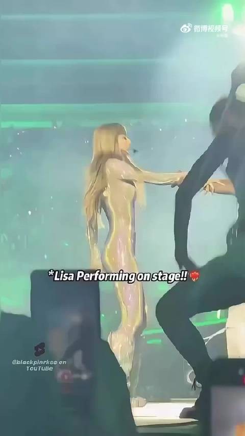 Lisa耳返掉落三个动作救场，视频播放量破千万