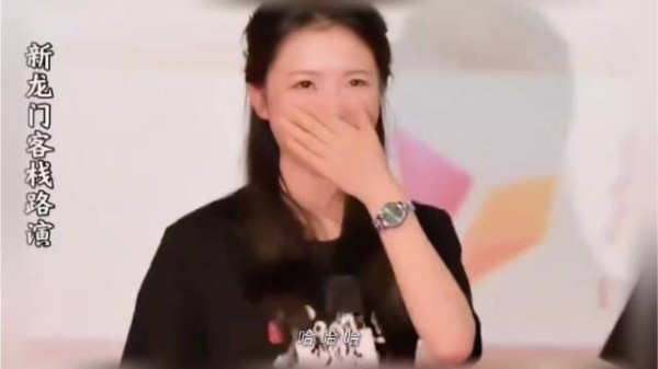 帮我举下麦 李云霄笑弯了腰