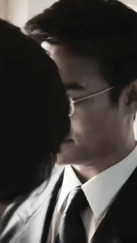 王凯周放新剧重逢，旧识变对手上演巅峰对决