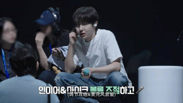 好喜歡認真工作狀態的Hrj 超級認真和工作人員對細節和彩排的小俊