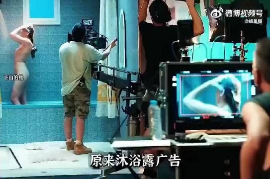 沐浴露广告穿肉色紧身衣,网友称剧情反转