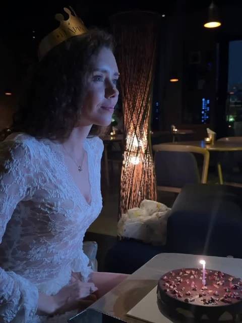 莱巴金娜的姐姐庆祝生日，是一直生活在中国了么？