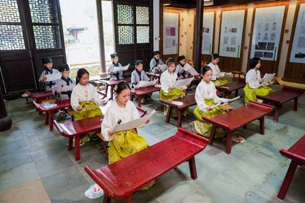百人绘扇抒雅韵 翰墨致敬老缶翁｜第二届吴昌硕艺术嘉年华亮相鄣吴