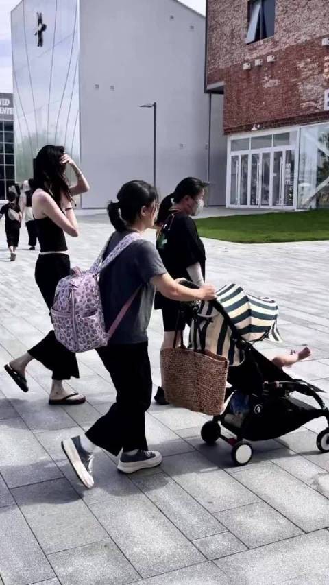 陈伟霆和何穗对儿子真的保护好好，一直都在护着，连周岁宴都是内部办