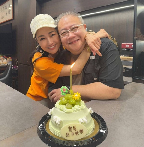 亚视忠臣提前庆65岁生日！离婚后身上剩40元，如今再婚开3间面店