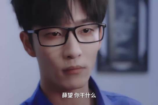 明知道不应该他却还是不可自拔的爱上了，她越是逃离他越要强求