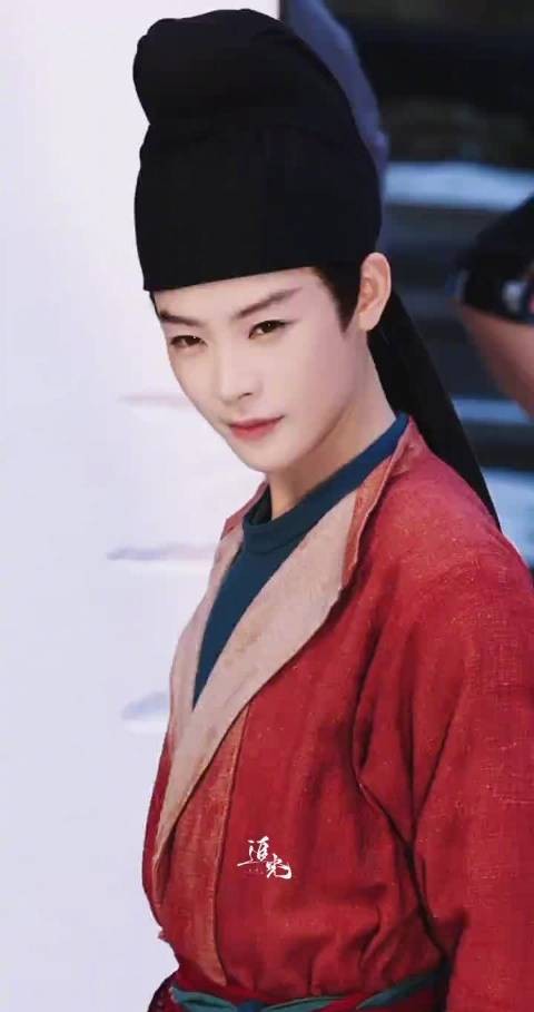 陈丽君女扮男装赛道天花板
