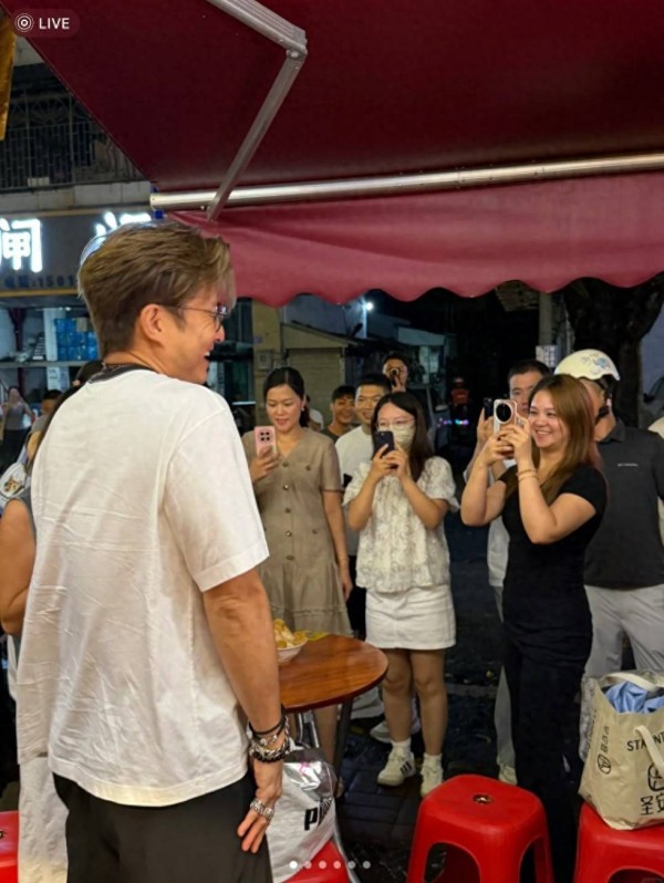 TVB男星北上接大排档工作！拿视帝两年没剧拍，女粉丝围住求合照