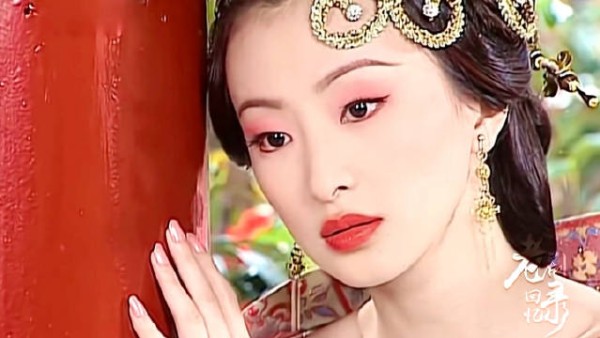 年轻的时候，谁不是“容色倾城”这句话在这里具象化了