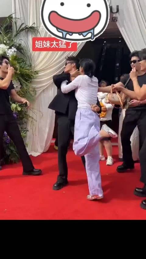 这女人豪爽，活的实实在在