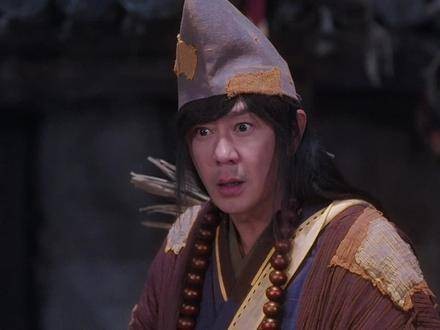 螳螂扑向蝉，黄雀悄然潜伏于后