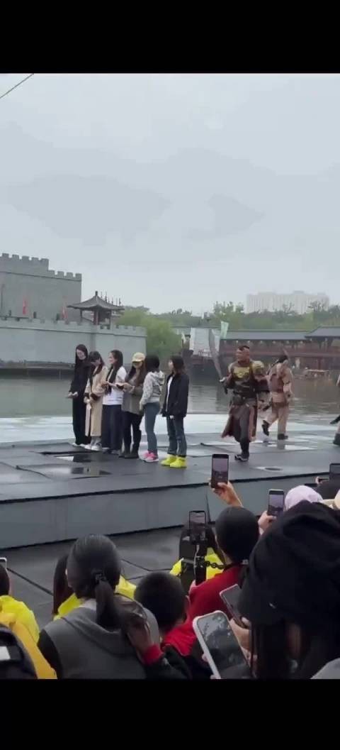 就喜欢这种有仇当场就报的人!