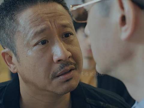 黑老大出狱投靠小弟，却被小弟看不起
