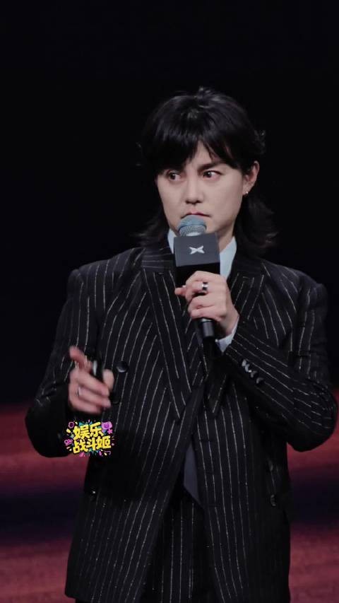 不愧是巴音布鲁克王后 尹正好霸气 尹正现身小鹏G9L发布会