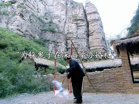 全家为躲鬼子在深山举办婚礼只请来了上门女婿一家,结果被上门女婿害惨了