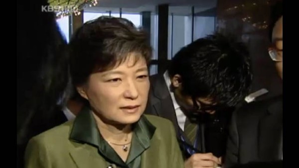 真不明白哪来这么多记者kkk,抬头一看都不想上去了,这个时期的声音好欲