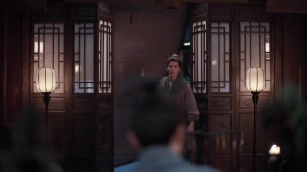 兰香如故短短一场戏尽显用心，汇报工作，南客老实直接落座，九皋保持站姿…