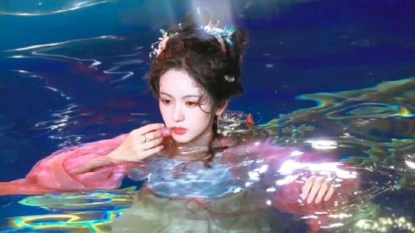 每次看周也的剧都会刷新对她美貌的震撼程度!