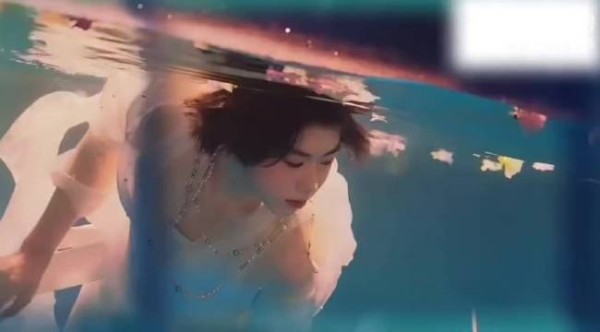 到底是美人鱼还是小花仙…我已经被迷到分不清了陈奕恒水下写真