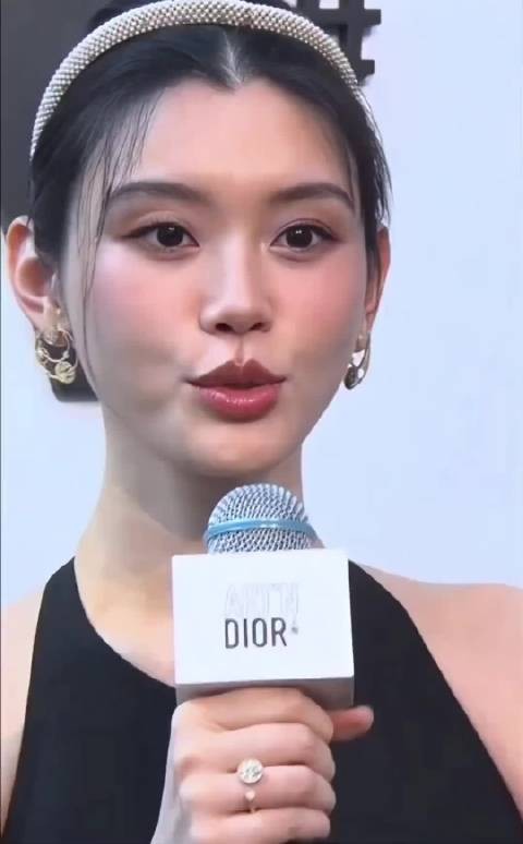 奚梦瑶面相都变富贵相了，当超模时太瘦了，现在长肉了反而更漂亮 ！