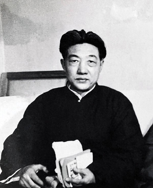 徐悲鸿看上一幅画,花20个四合院的钱买下,如今画价值50亿