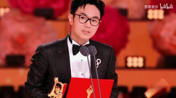 央妈这段运镜太有手法了,完全拍出了什么叫意气风发!