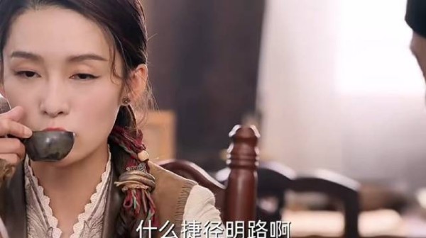 父亲竟让女儿娶大公鸡当老公,看完笑出八块