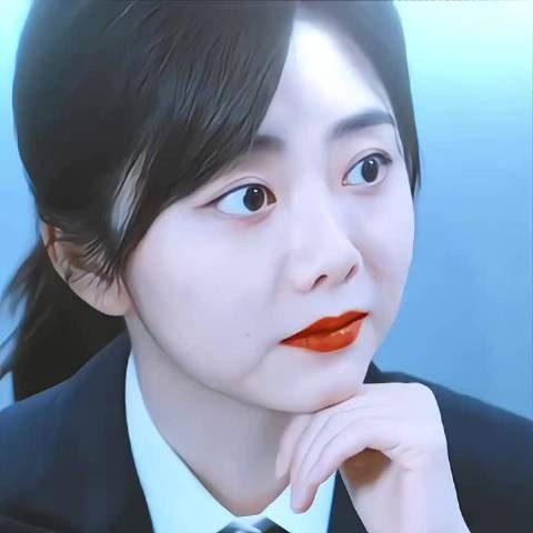 坚定自信从容的美丽，眼神戏好喜欢！