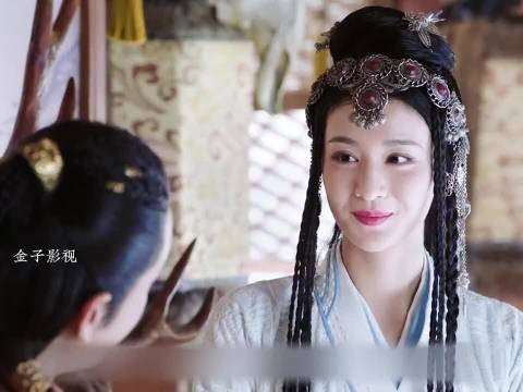 女人的绝世容颜让皇上一眼看上，皇后觉得终于有人为自己分忧了