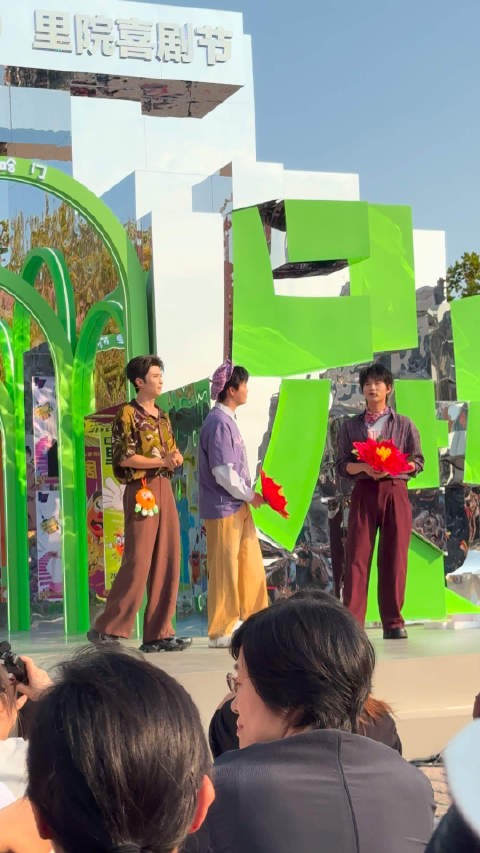 赵小童开幕现场丢梗,双高胎精准接住