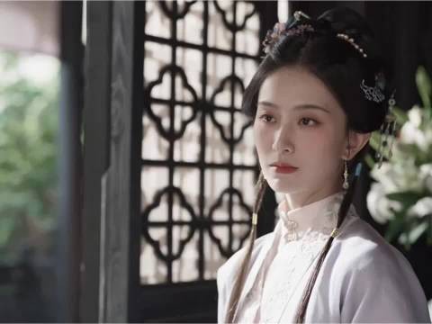 为了不让Linda爷对兰香念念不忘,决定毁掉她,又是一位狠角色兰香如故