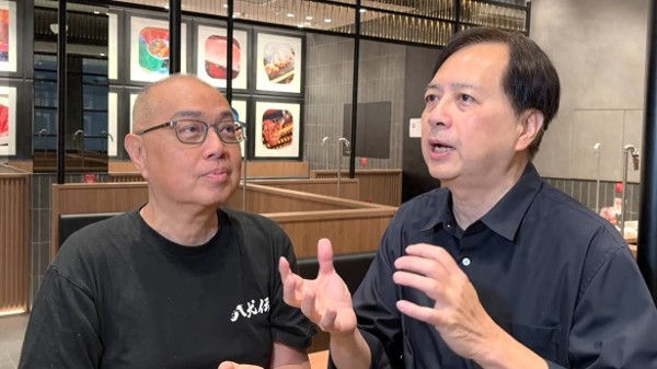 香港知名男星离婚后转战澳门，打理餐厅仍有戏瘾，男九都会演