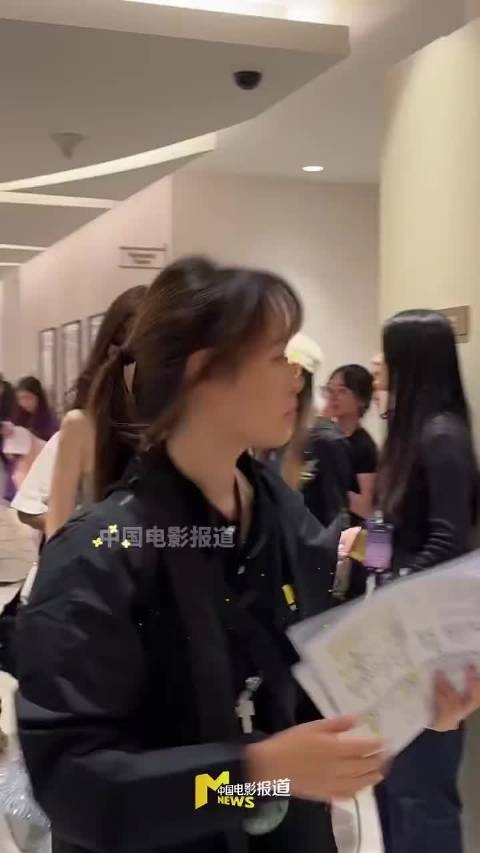 孟子义蓝色眼泪连衣裙，童话美人鱼照进现实