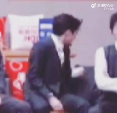 邵子恒蹲在角落掉眼泪的样子也太让人心软了，想冲过去rua他的头