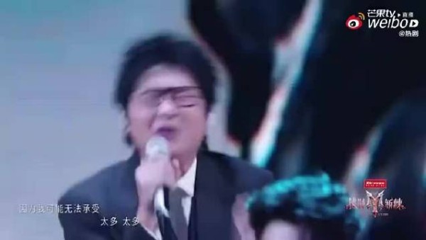 高强度唱跳排练练到流鼻血，邵子恒这份付出太实在了，24个比利舞台真没白练