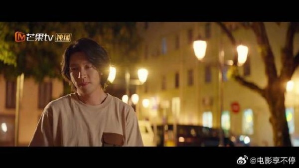 阿乐帮美女捡手机，看清她脸暗爽，竟是一见钟情的小麦