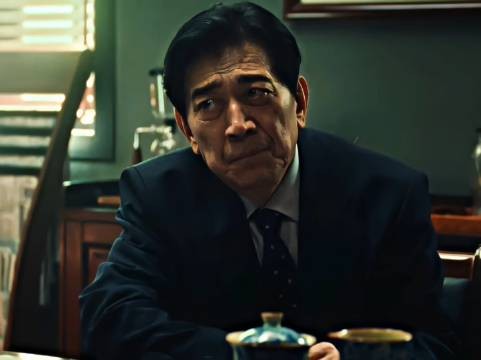 李队长始终坚守岗位，尽职尽责！ 鹅在交锋里反复推翻答案