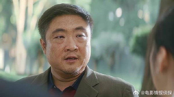 爸爸亲手把女儿交给小伙，下秒说的这句话，太感人了