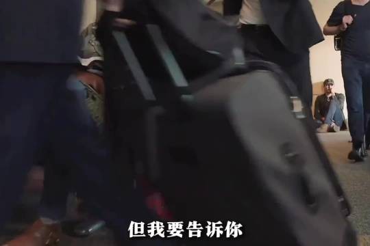 八年旧手机藏爱意悔恨,转身时她出现说一直在