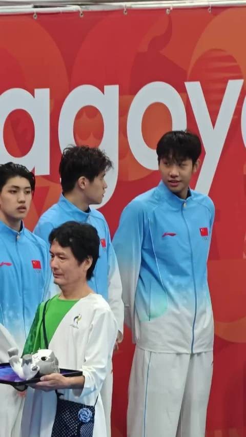 潘展乐张展硕亚运会颁奖讲小话，话唠乐儿逗笑鼠儿
