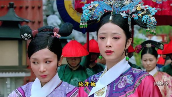 甄嬛经历后宫命案，为求自保选择逃避