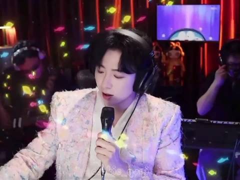 有些事都是事出有因 对不对 和声弹错了 看直播多懂点事