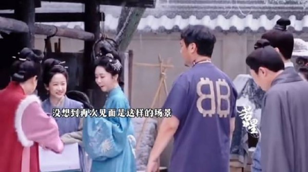 再次见到蕺儿时她在喂马脸部脏脏的