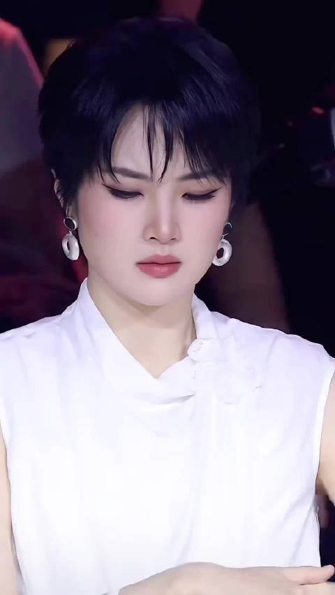姚安娜 华为二公主 自带气场 好美好飒
