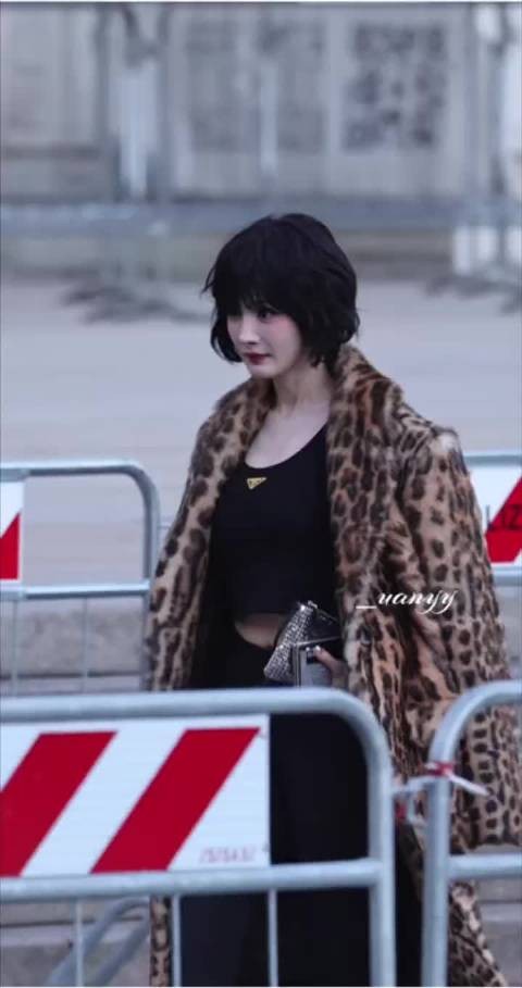 这个视频再搭上这个bgm，真的杨幂时尚女帝，全米兰最有腔调的女人