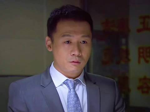 男孩迫不得已偷公司的钢材,刚升职经理的小伙连机会都不给!