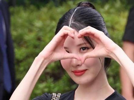 今日少女时代在《音乐银行》演出结束后的归途