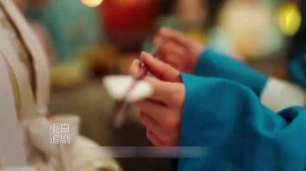 薛芳菲发现前夫信物复仇,肃国公飞扇救人力阻长公主暗算