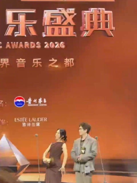 谢娜说Ella出道25周年依旧像25岁