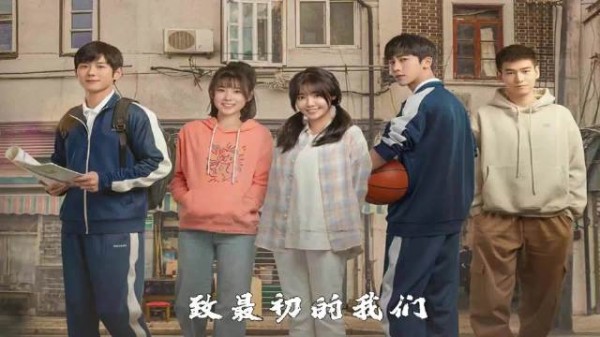 《她，从孤雏到宠爱女王：一个不为人知的故事》